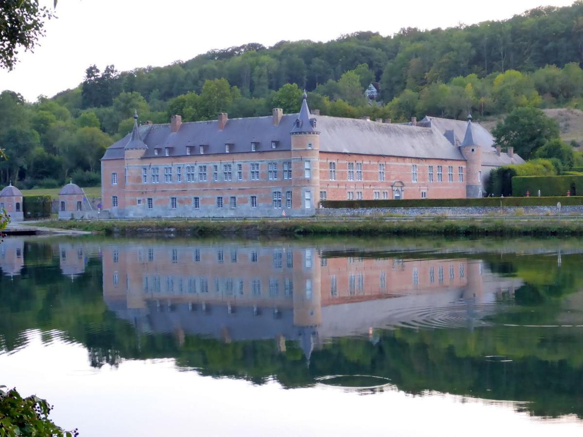 Maison Et Velos A Godinne Dans La Vallee De La Meuse Dış mekan fotoğraf