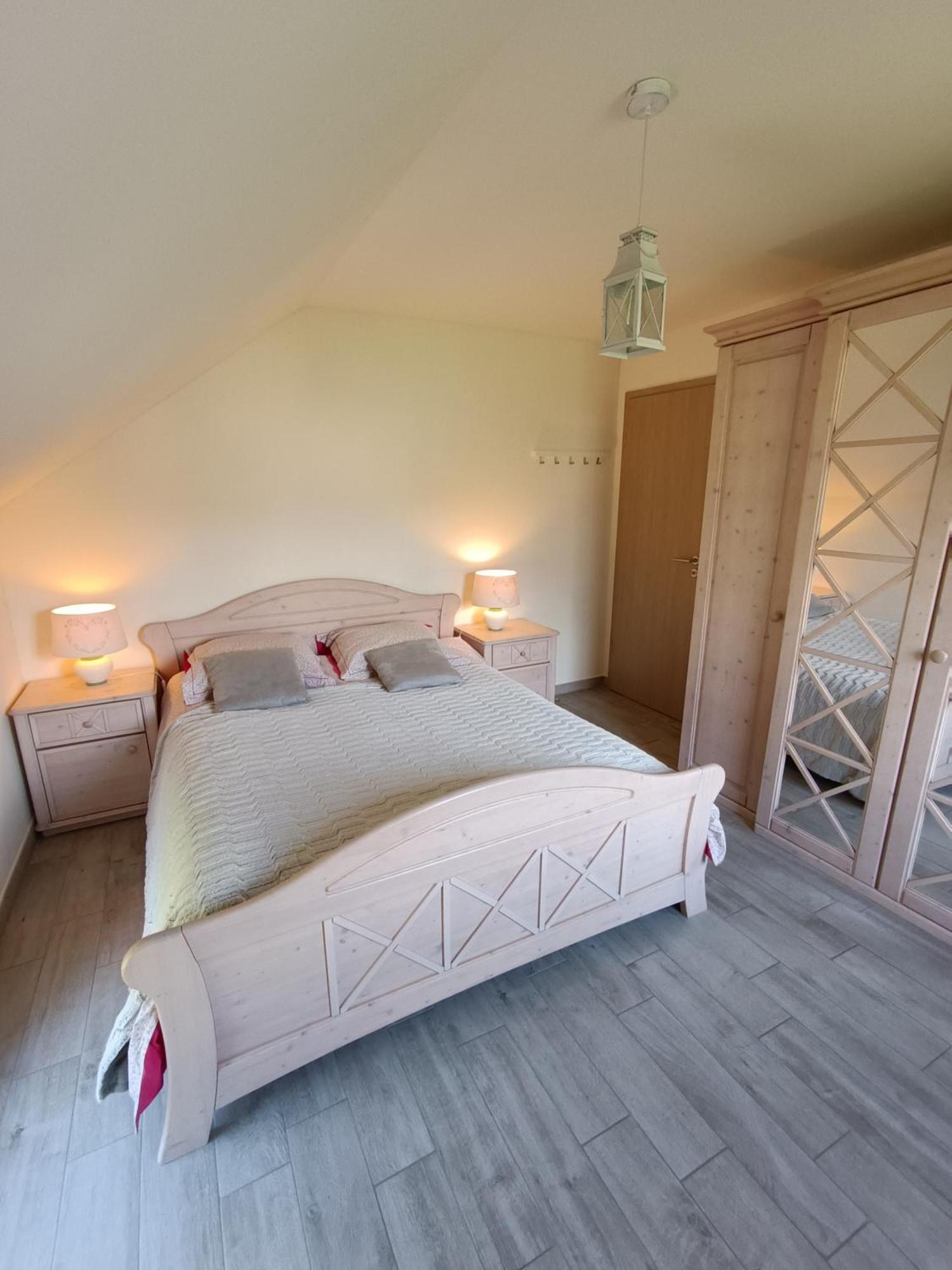 Maison Et Velos A Godinne Dans La Vallee De La Meuse Dış mekan fotoğraf